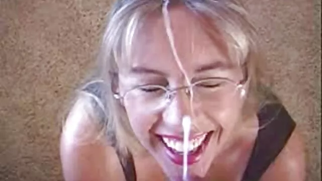 XXX pas d'inscription  Vieux Amy Skye woke en haut et baisée difficile dans elle maison video pormo gratuit
