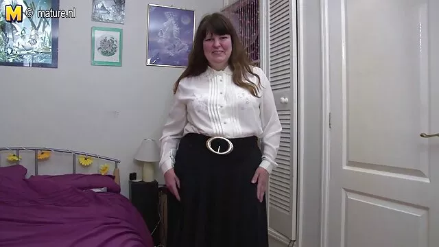 XXX pas d'inscription  Rencontrez un poulet dans la cour pour video femme xxx avoir un look rapide rapide à la maison