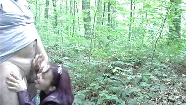 XXX pas d'inscription  Secouant au travail avec son film x pornodrome patron sur le canapé