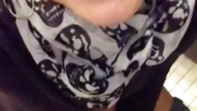 XXX pas d'inscription  Les touristes baisaient dans filmx pornove une tente avec la caméra