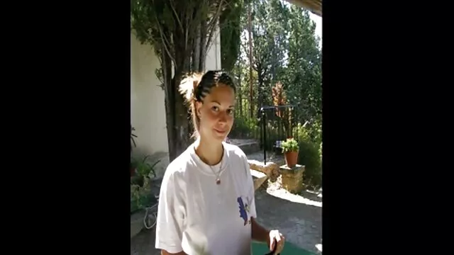 XXX pas d'inscription  Salope baise elle-même avec un vibromasseur porno gratuit pere et fille