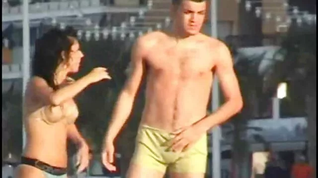 XXX pas d'inscription  Il a séduit la robe film porno entre fille de sa femme et a commencé à baiser dans la cuisine