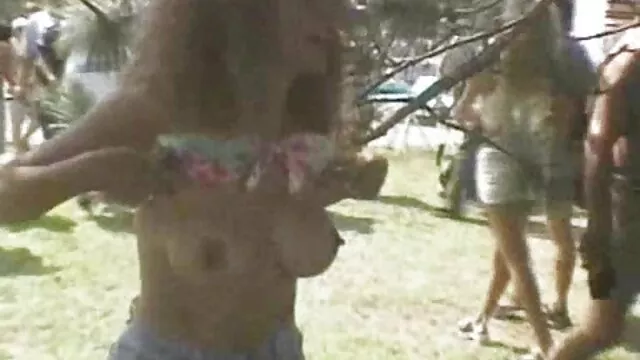 XXX pas d'inscription  Français chauve jeunes étudiants ont video amatrice gratuit fui le Collège