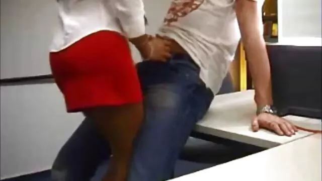 XXX pas d'inscription  Fille avec deux garçons baise des vidéos de sexe gratuit dans la cuisine