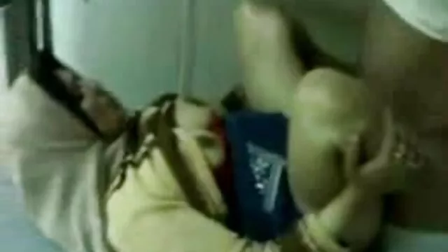 XXX pas d'inscription  L'homme arracha de la vache dans film pornovore gratuit un piège et pleura