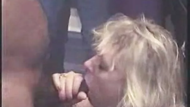 XXX pas d'inscription  Une mère film porno en arab blonde s'est donnée à deux garçons au lit