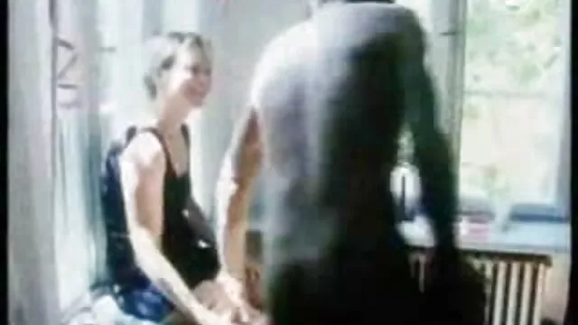 XXX pas d'inscription  L'homme a donné un point video mrsexe culminant dans la forme d'un collier