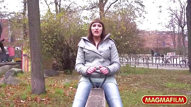 XXX pas d'inscription  La fille a extrait de sexe gratuit tourné sur les beaux seins
