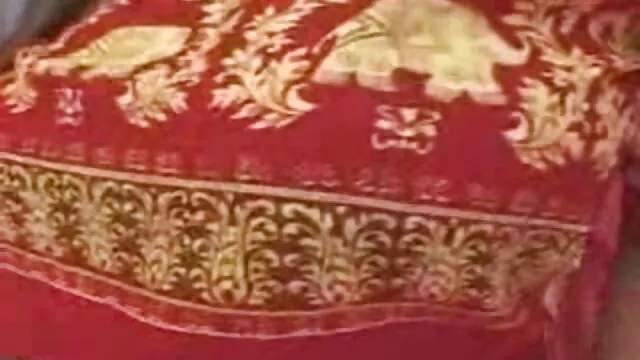 XXX pas d'inscription  Sraponessa près de L'arbre de Noël amygdales video xxx femme son anus