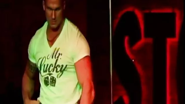 XXX pas d'inscription  Elle video sexe adulte gratuit s'est amenée à l'orgasme quand elle a essayé de mettre ses vêtements dans le magasin